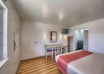 Motel 6 Kerrville, TX hotel thumbnail 6