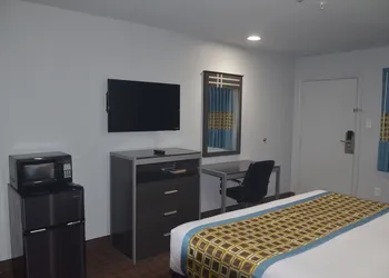 Traveler's Inn hotel thumbnail 7