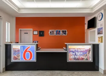 Motel 6 San Antonio, TX - Downtown - Alamo Dome hotel thumbnail 2