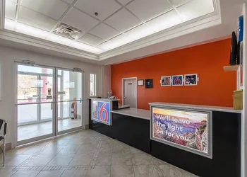 Motel 6 San Antonio, TX - Downtown - Alamo Dome hotel thumbnail 5