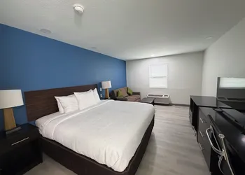 Hallmark Inn and Suites hotel thumbnail 8