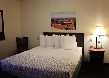Bowen Motel hotel thumbnail 4