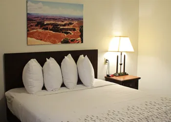 Bowen Motel hotel thumbnail 6