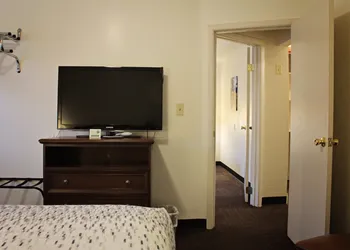 Bowen Motel hotel thumbnail 7