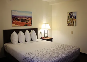 Bowen Motel hotel thumbnail 8