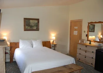 Summit Lodge hotel thumbnail 6