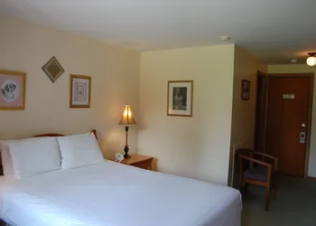 Summit Lodge hotel thumbnail 7