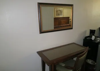 Bay City Inn hotel thumbnail 6