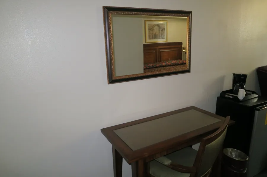 Bay City Inn hotel detail image 6