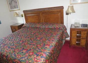 Bay City Inn hotel thumbnail 8