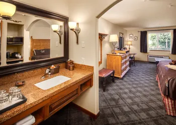 Bavarian Lodge hotel thumbnail 7