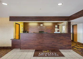 Quality Inn & Suites Belmont - Platteville hotel thumbnail 4