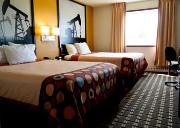 Super 8 by Wyndham Fox Creek hotel thumbnail 6