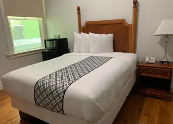 Warfield Hotel hotel thumbnail 5