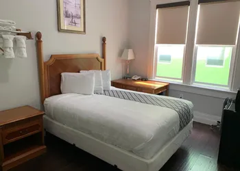 Warfield Hotel hotel thumbnail 7