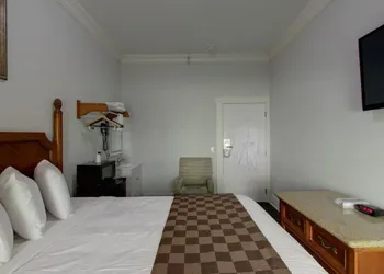 Warfield Hotel hotel thumbnail 8