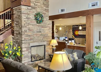 A Riverside Inn Travelodge by Wyndham hotel thumbnail 3