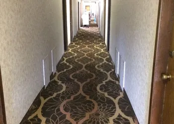 Island Inn hotel thumbnail 3