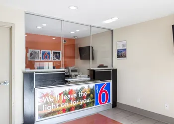 Motel 6 New Brunswick hotel thumbnail 2