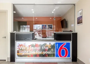 Motel 6 New Brunswick hotel thumbnail 3