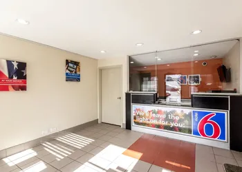 Motel 6 New Brunswick hotel thumbnail 4