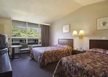 Motel 6 New Brunswick hotel thumbnail 7