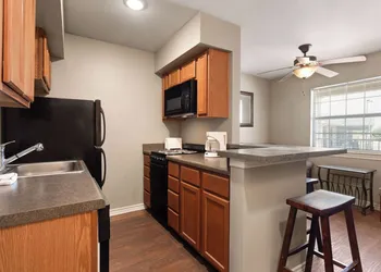 Eagle's Den Suites Cotulla a Travelodge by Wyndham hotel thumbnail 6