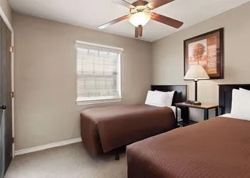 Eagle's Den Suites Cotulla a Travelodge by Wyndham hotel thumbnail 7