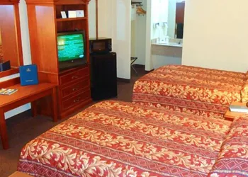 Rodeway Inn Forsyth near GA Public Safety Training Center hotel thumbnail 8