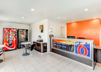 Motel 6 Waco, TX - Lacy Lakeview hotel thumbnail 2