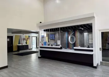 Motel 6 Hollywood hotel thumbnail 2