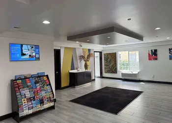 Motel 6 Hollywood hotel thumbnail 3