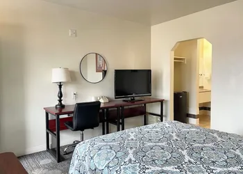 Hollywood La Brea Inn hotel thumbnail 3