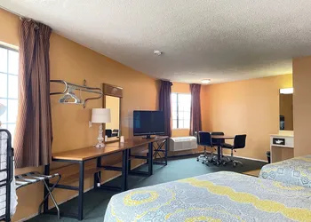 Hollywood La Brea Inn hotel thumbnail 6