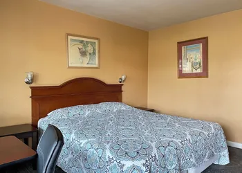 Hollywood La Brea Inn hotel thumbnail 7