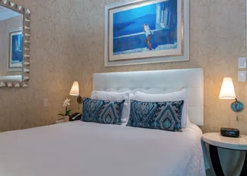 Chateau Inn and Suites hotel thumbnail 7