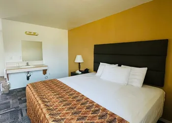Bear Country Inn hotel thumbnail 3