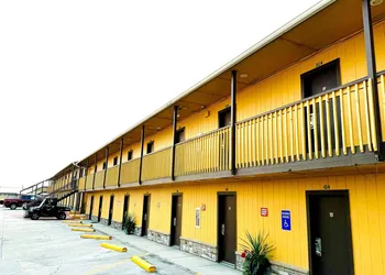 Bear Country Inn hotel thumbnail 5
