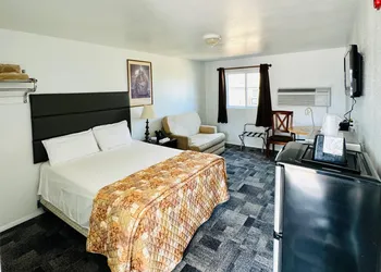 Bear Country Inn hotel thumbnail 8