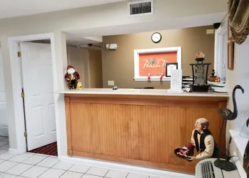 Peach Tree Inn hotel thumbnail 2
