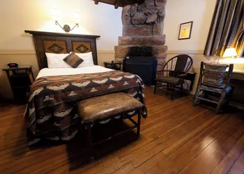 Zion Lodge - Inside the Park hotel thumbnail 3