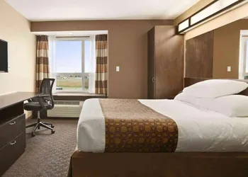 Microtel Inn & Suites by Wyndham Blackfalds Red Deer North hotel thumbnail 6
