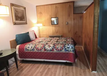 Capri Motel hotel thumbnail 7