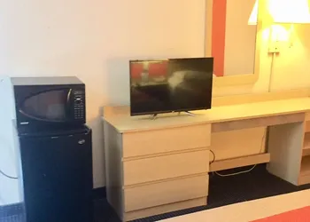 Red Carpet Inn hotel thumbnail 3