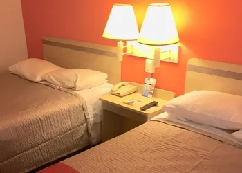 Red Carpet Inn hotel thumbnail 4