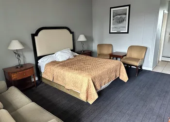 Rainbow Motor Inn - By the Falls hotel thumbnail 6