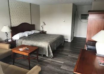Rainbow Motor Inn - By the Falls hotel thumbnail 7