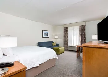 Hampton Inn & Suites Manchester hotel thumbnail 6