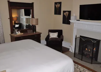 Peter Shields Inn & Restaurant hotel thumbnail 7