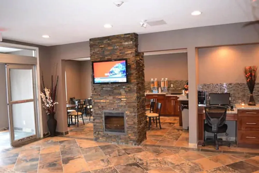 Carlyle Western Star Inn & Suites hotel detail image 2